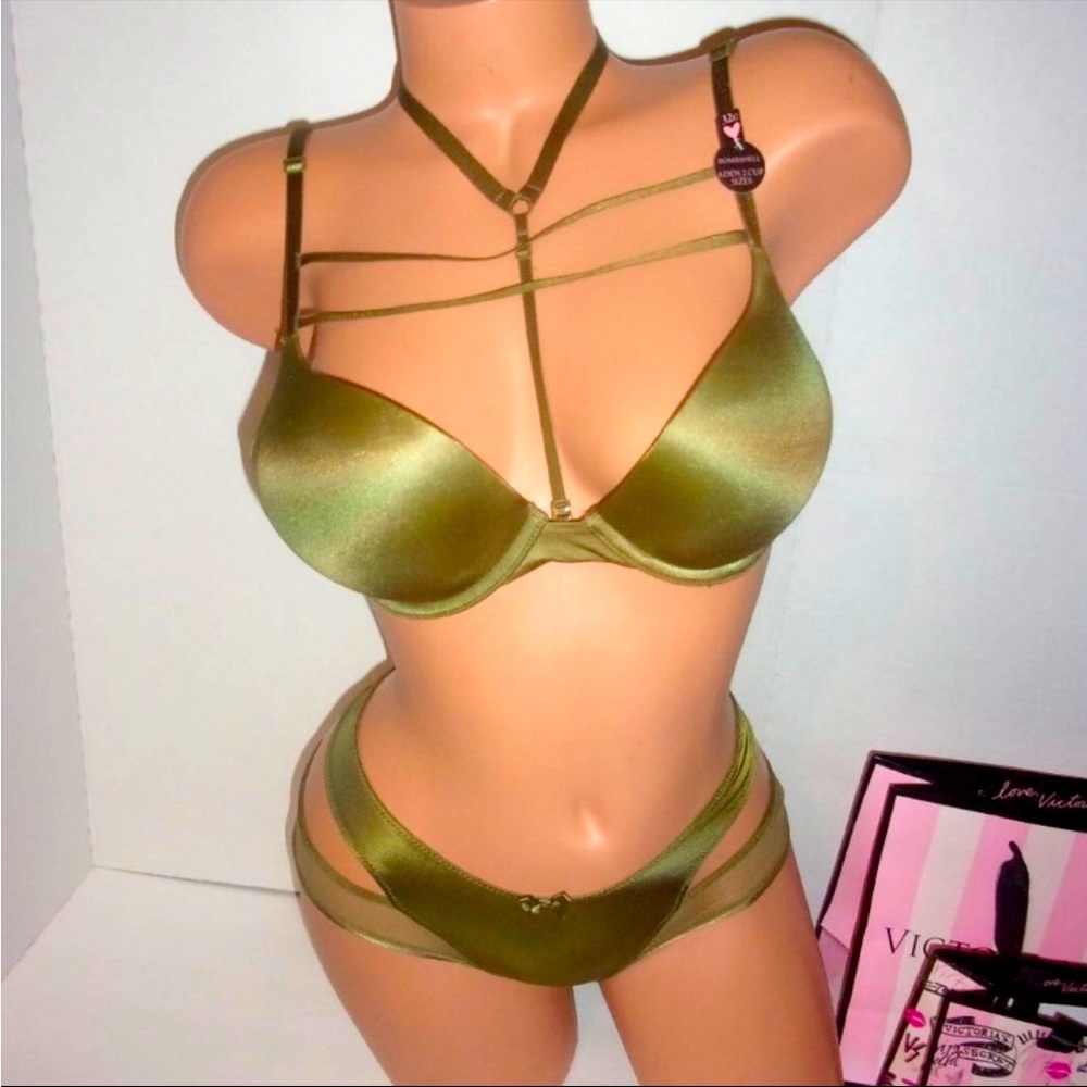 32C Victoria’s Secret high choker Neckline Bombshell Bra & Cheeky Panty set
